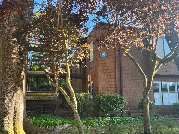 800 Woodside Ln E Unit 8, Sacramento, CA 95825