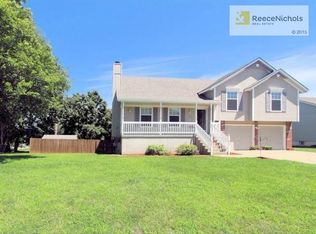 1456 NE Burgandy Ln, Lees Summit, MO 64086