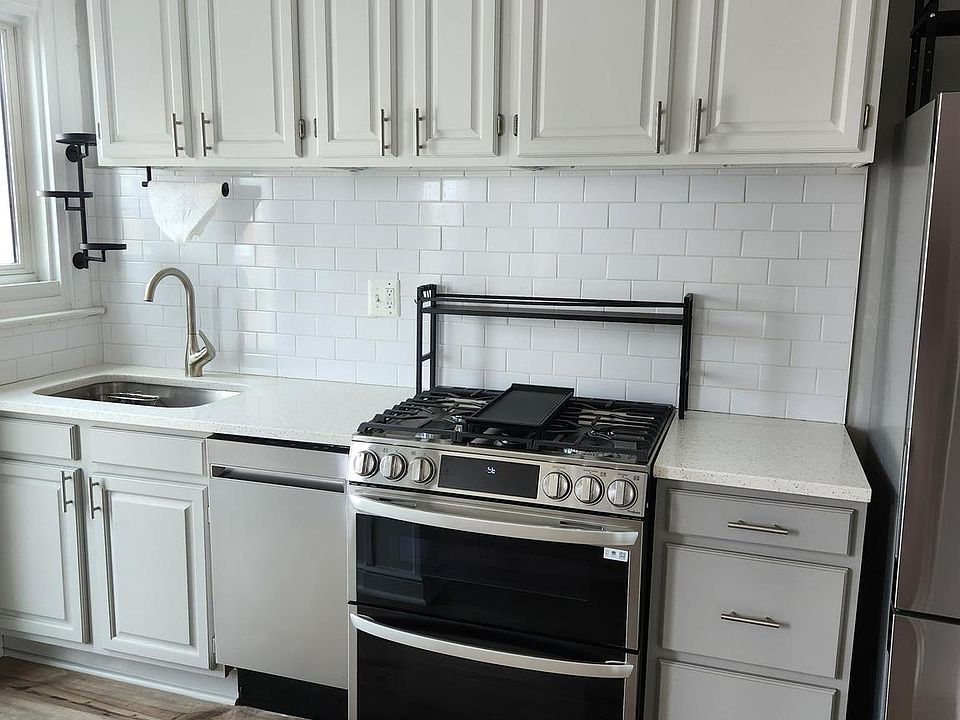 1st image of 1702 Lang Pl NE