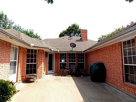 4th image of 305 Iroquois Ln