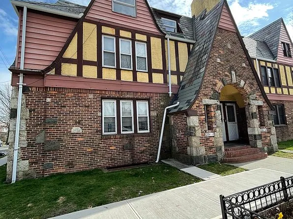 20418 42nd Ave, Bayside, NY 11361