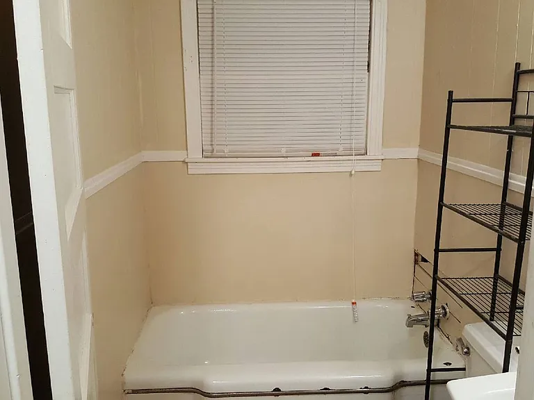 2501 Proctor Ave — Photo 2