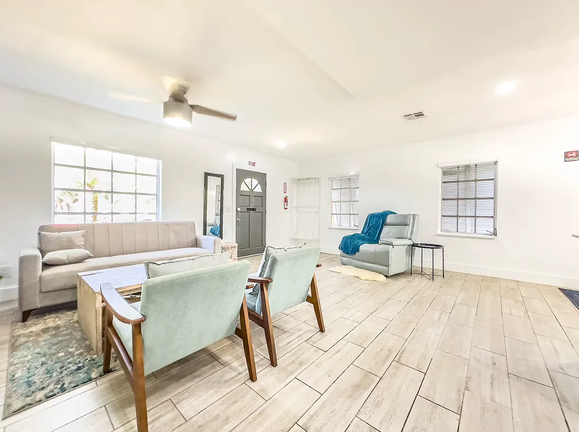 2 bed, 918 sqft, $3,875 — Photo 2