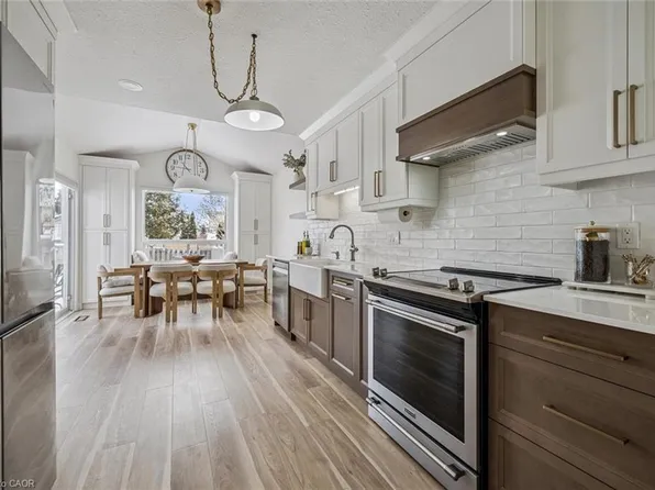 23 Whittaker Cres, Cambridge, ON N1T 1Z4