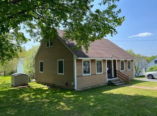 5 Oneida St, Pittsfield, NH 03263