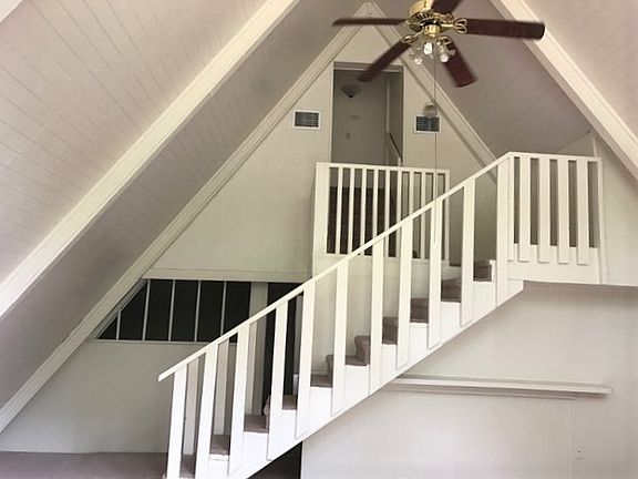 4th image of 105 Arno St