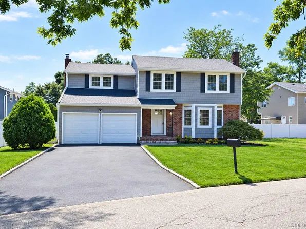 26 Tell Avenue, Deer Park, NY 11729