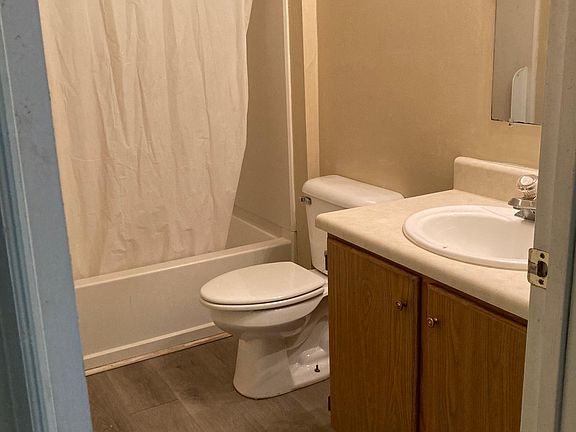 4th image of 1835 Nicklaus Dr APT B