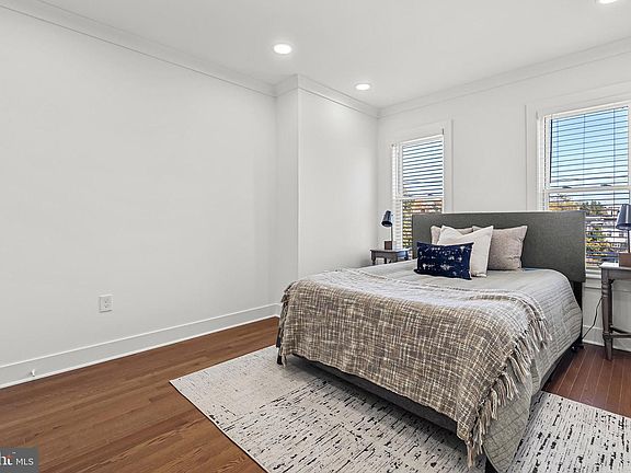 5th image of 1315 N Montford Ave