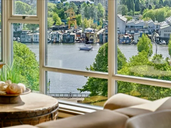 455 Beach Cres #803, Vancouver, BC V6Z 3E5