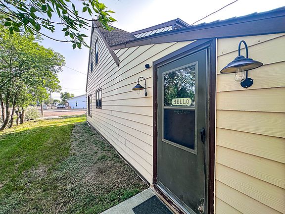 4th image of 702 4th Ave S