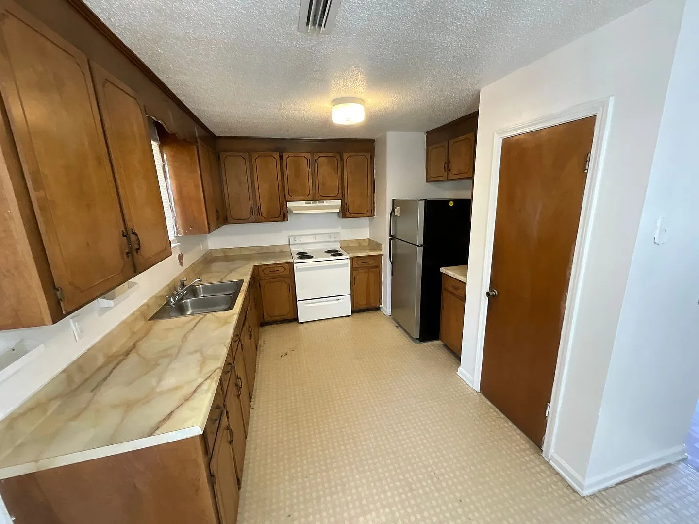 Spacious Brick 3/1 in Marianna in Quiet Cul-de-Sac with 1-Car Garage — Photo 4