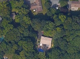 6 Tanyard Ln, Huntington, NY 11743