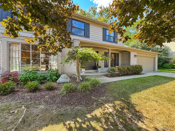 31018 Pickwick Ln, Beverly Hills, MI 48025