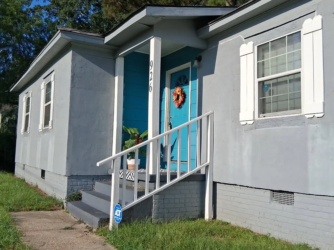 3 bed, 1326 sqft, $1,200 — Photo 2