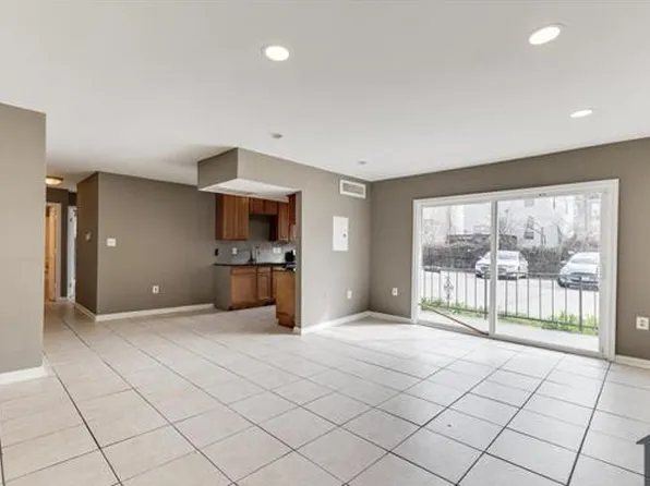 5007 D St SE APT 101, Washington, DC 20019