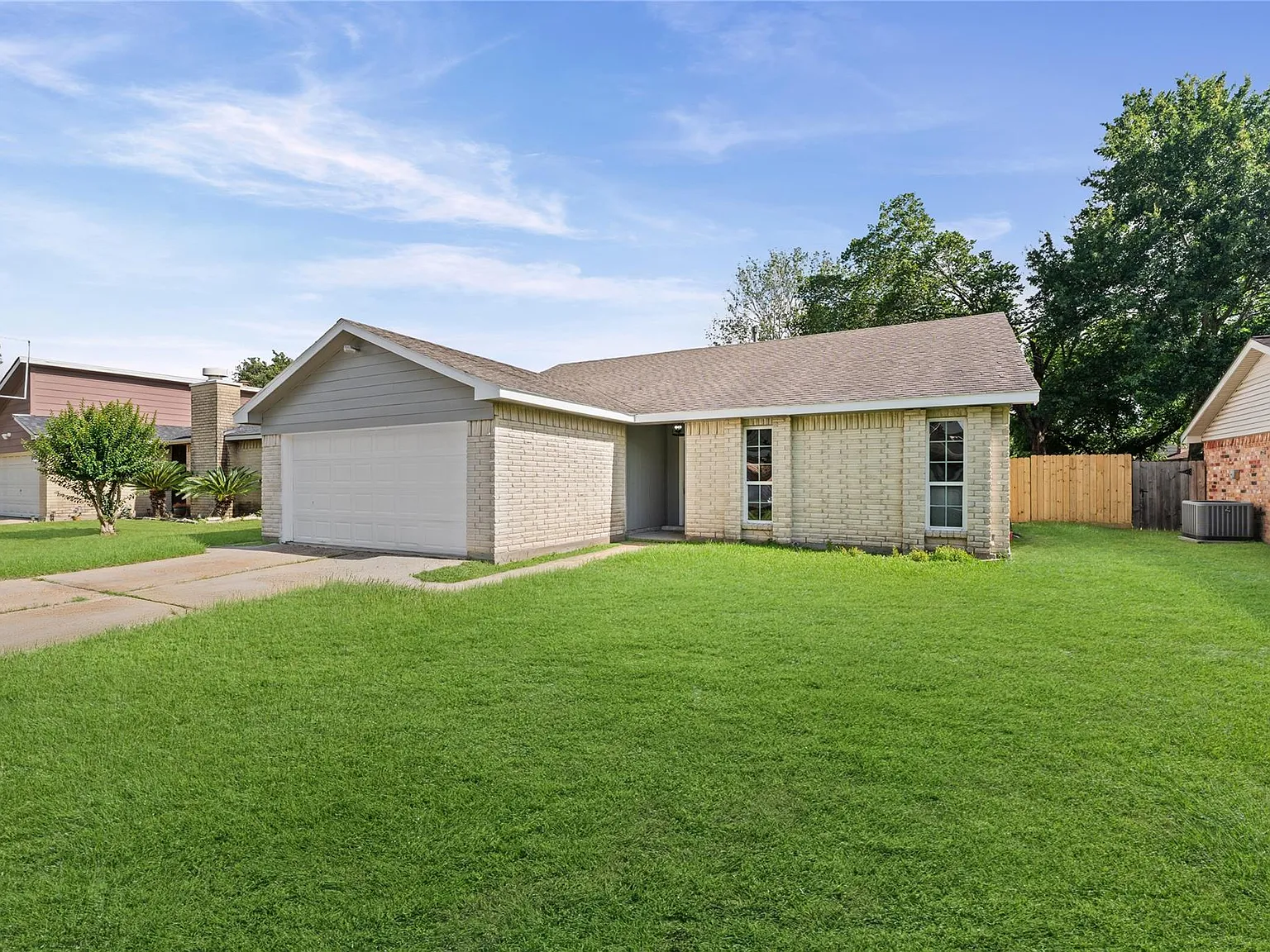 4 bed, 2.0 bath, 1692 sqft, $1,850 — Photo 2
