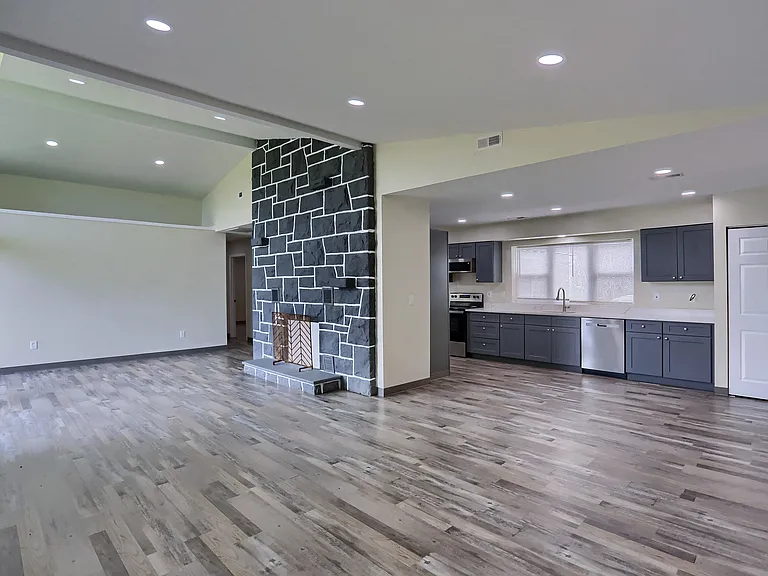 102 Kathleen Dr #2 — Photo 6