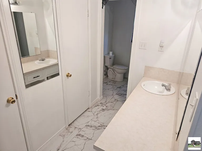 211 E Hogan Dr — Photo 15