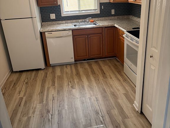 3rd image of 39471 Jefferson Ave APT 2