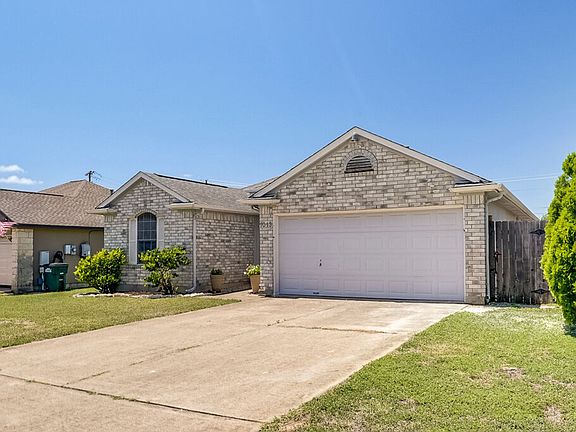 2nd image of 1013 Lantana Ln