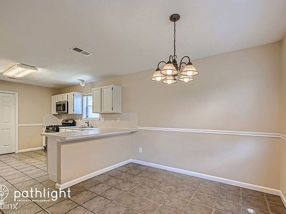 5th image of 18123 Gravenhurst Ln