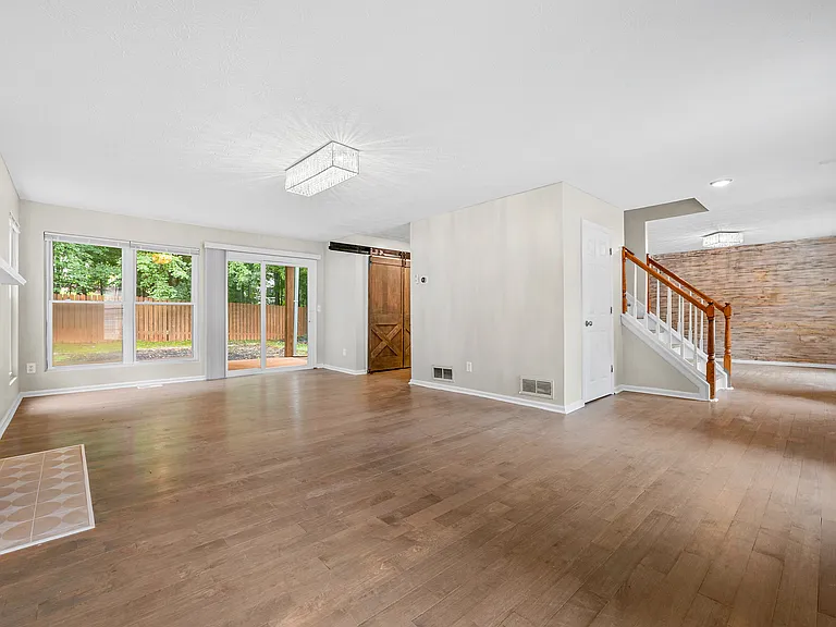 5075 N Bridges Dr — Photo 4