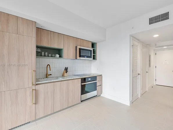 159 NE 6th St #2903, Miami, FL 33132