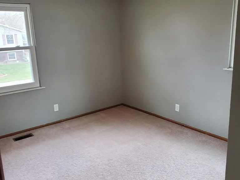 9060 Oakwood Dr — Photo 5