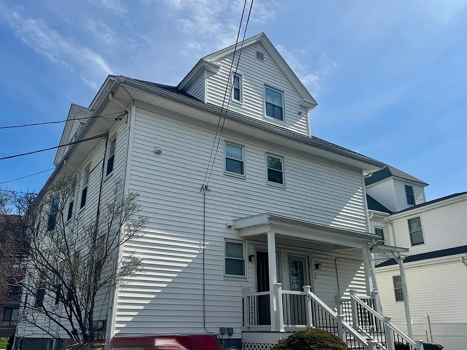 137 Whitwell St #3