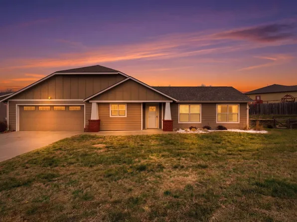 5308 Stone Crest Dr, Manhattan, KS 66503