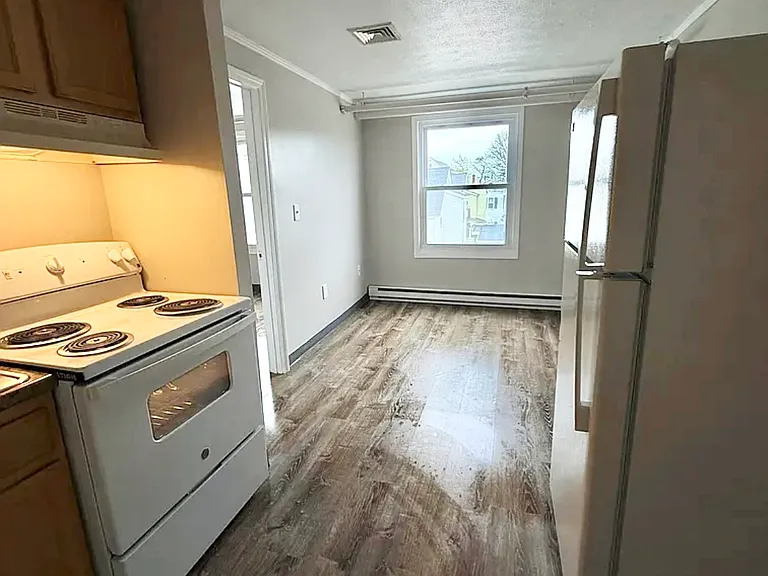 49 Harbor Ave #5 — Photo 3