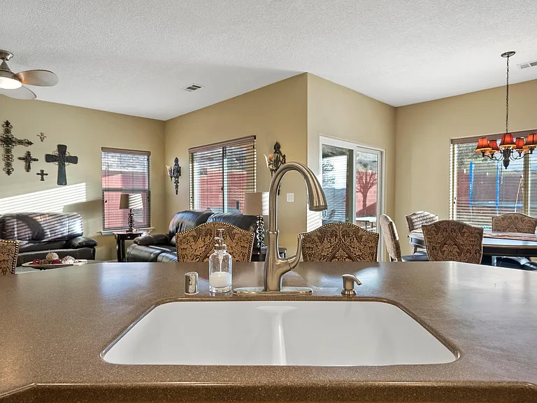 303 Tierra Rosa Pl NE — Photo 4