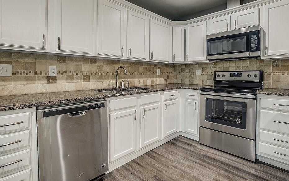 1st image of 1922 Glenbrook Meadows Dr