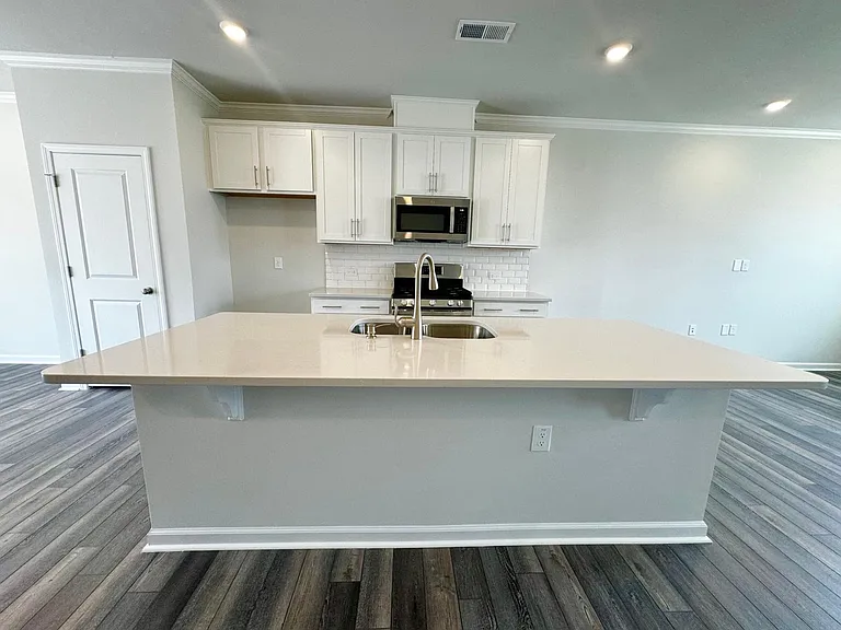 2505 Kasota Ln — Photo 9