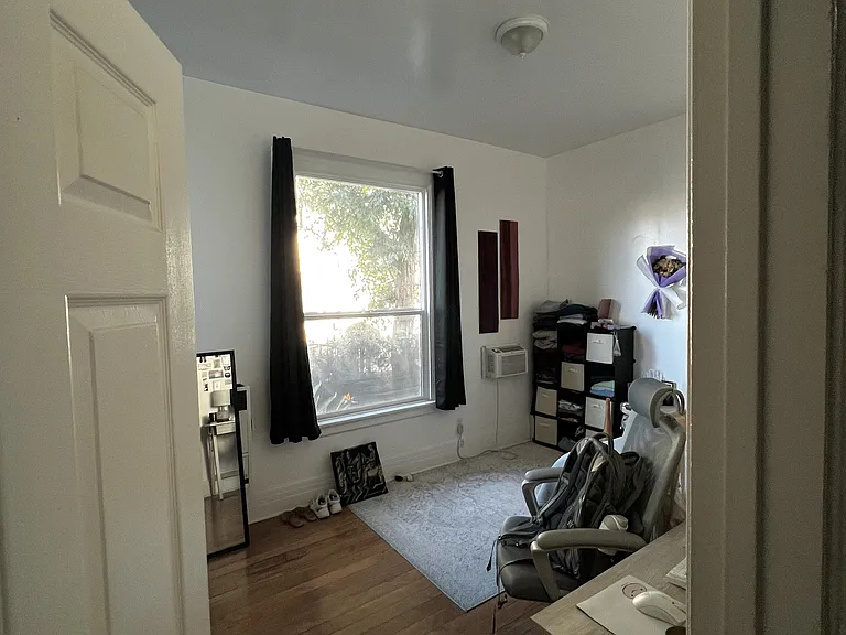 1212 W 37th Pl #C — Photo 2