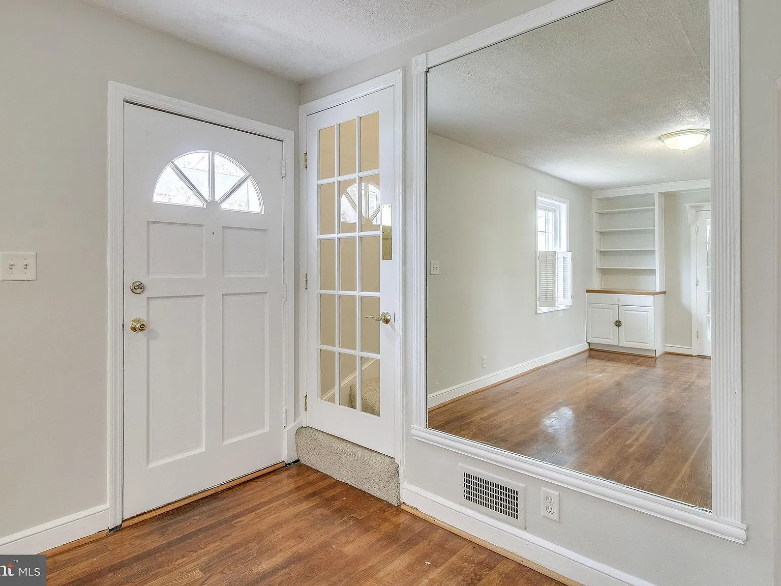 3 bed, 2.0 bath, 1616 sqft, $4,000 — Photo 4