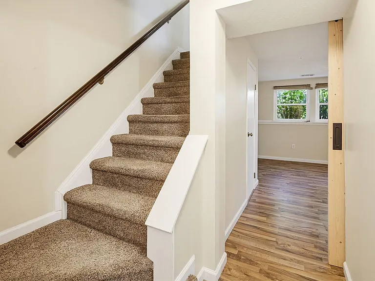 9402 Granite Hl — Photo 21