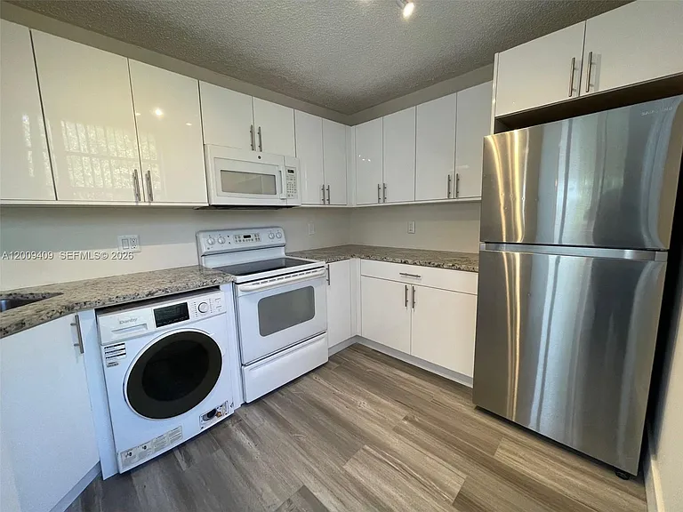 9471 Evergreen Pl #401 — Photo 13