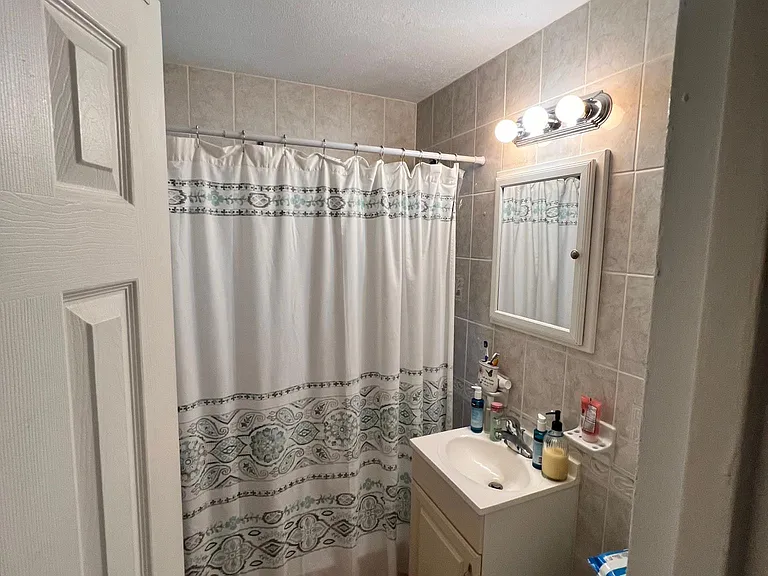 40 Oxford Ave — Photo 11
