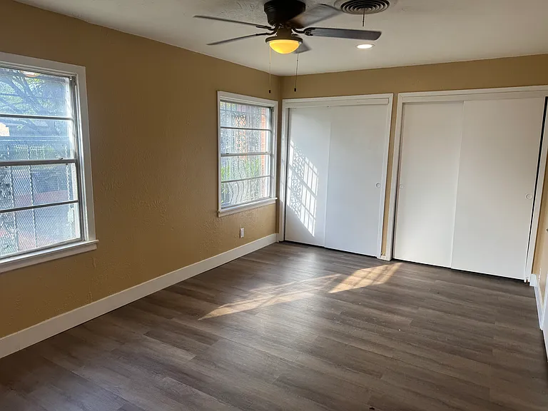 5525 Anderson St — Photo 12