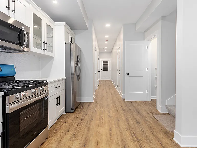 2027 Agnes Ave — Photo 10