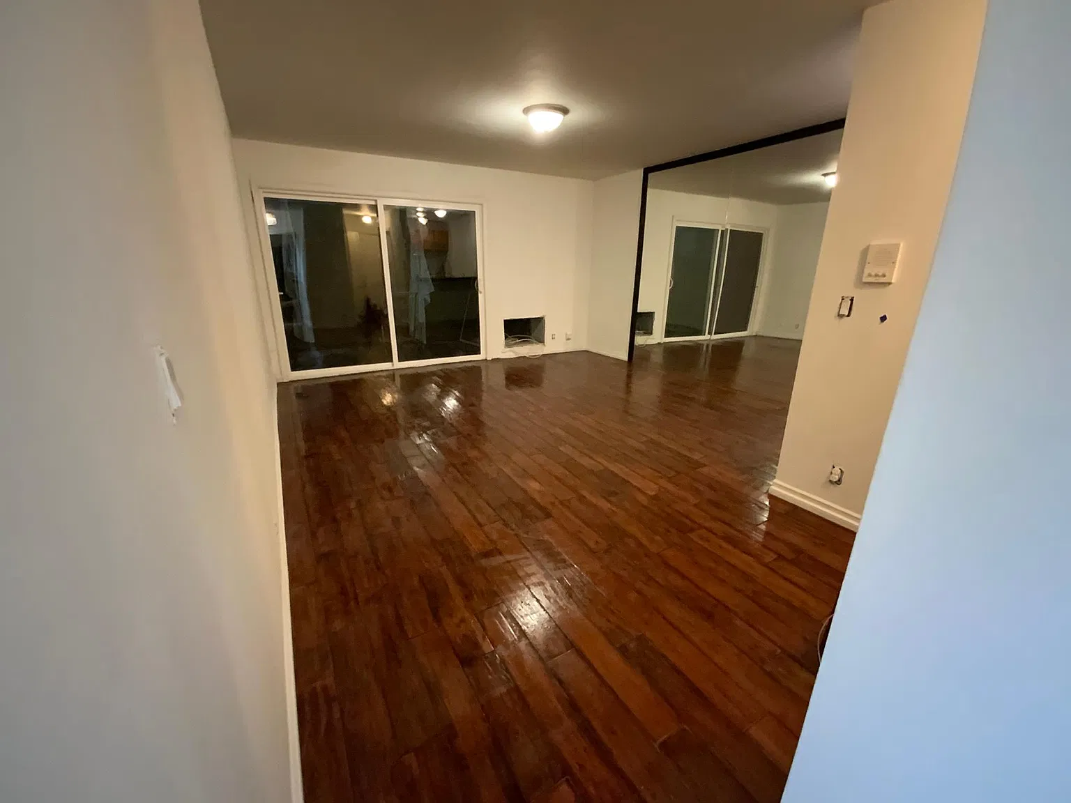525 S Ardmore Ave — Photo 3