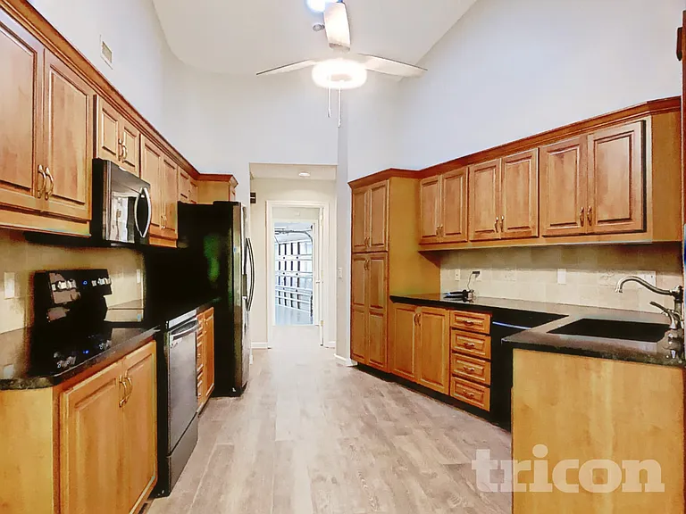 36 Redbay Ct W — Photo 19