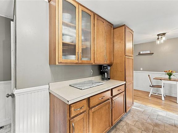 5th image of 458 Field Hill Rd