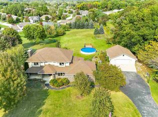 2515 Oak Ridge Cir, De Pere, WI 54115