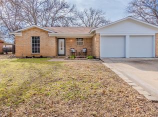 320 Glenhaven Dr, Azle, TX 76020