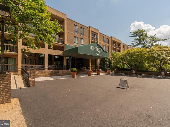 3rd image of 805 N Howard St APT 438