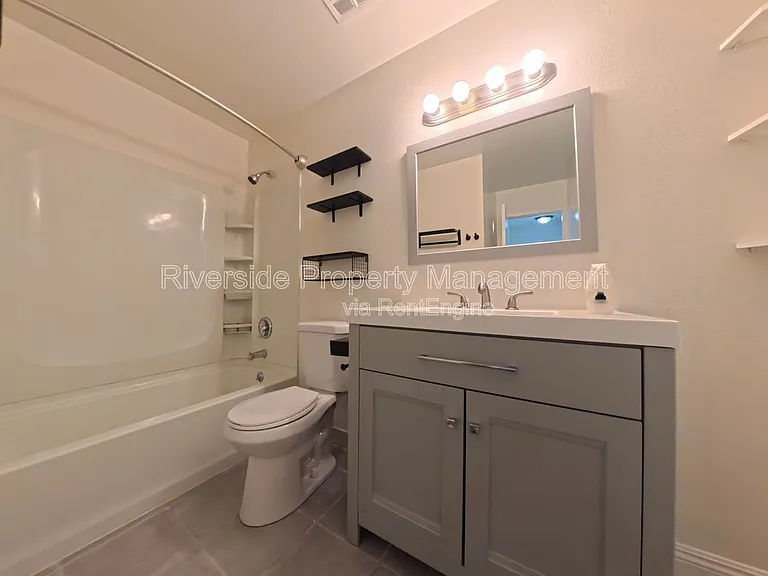 2255 Cahuilla St #105 — Photo 14