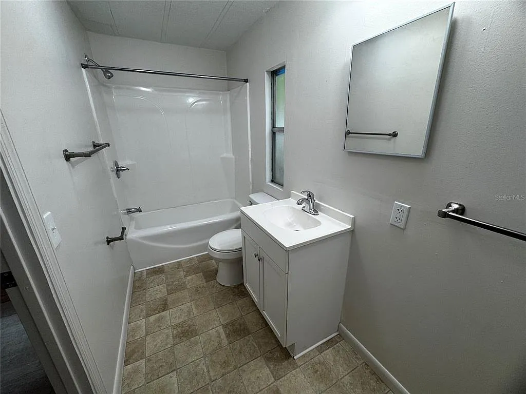2 bed, 2.0 bath, 840 sqft, $1,250 — Photo 2